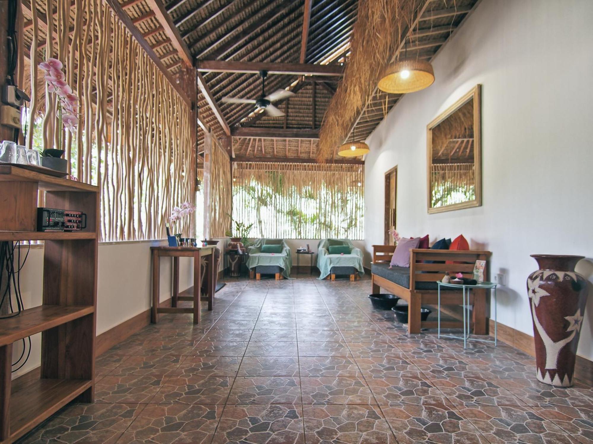 Coco Breeze Spa Hotel Gili Air Exterior photo