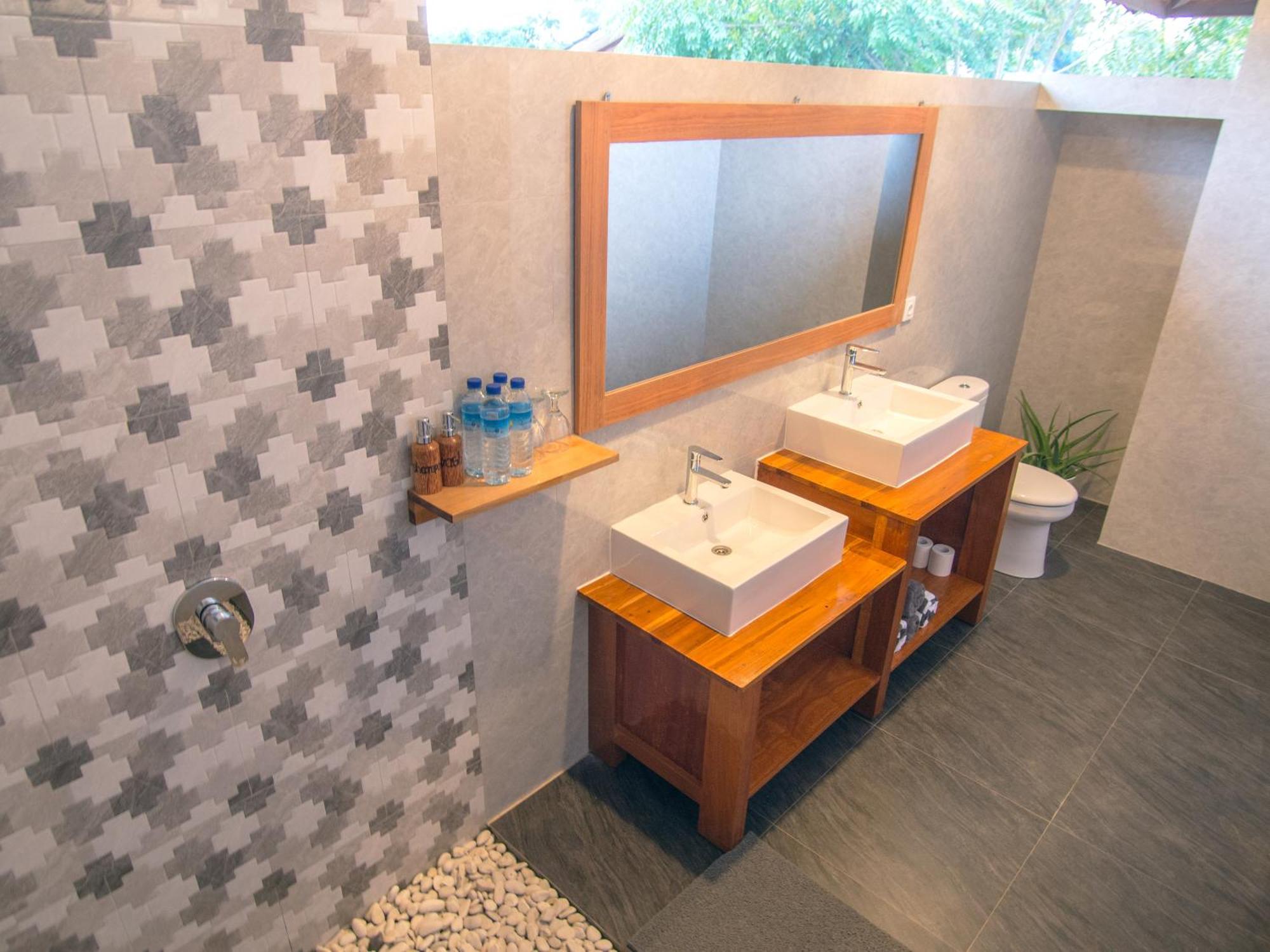 Coco Breeze Spa Hotel Gili Air Exterior photo